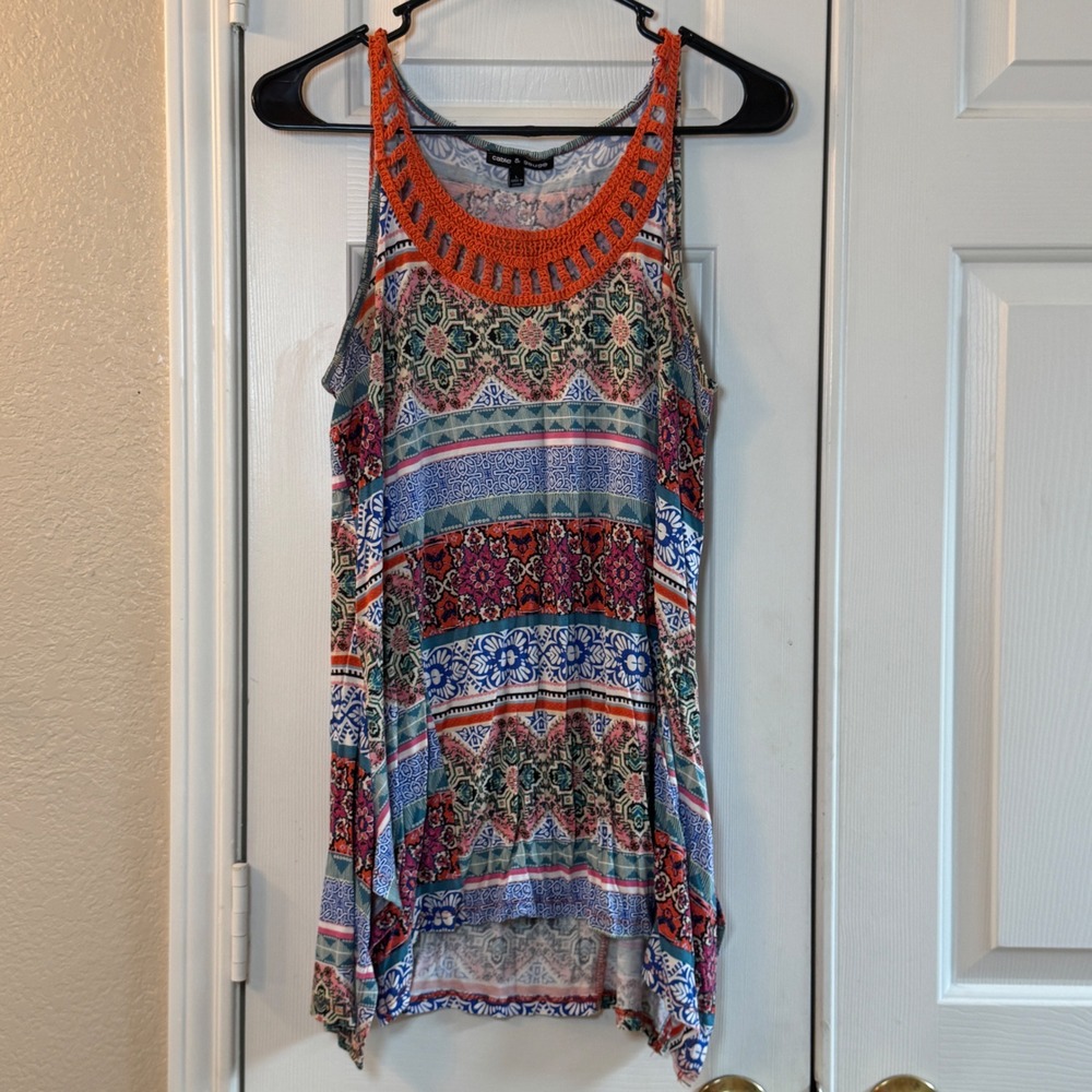 Cable & Gauge Women's Pattern Sleeveless Flowy Tunic with Crochet Neck Line Sz L
